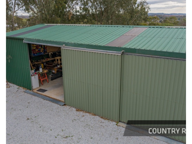 22 Steere Road, York WA 6302