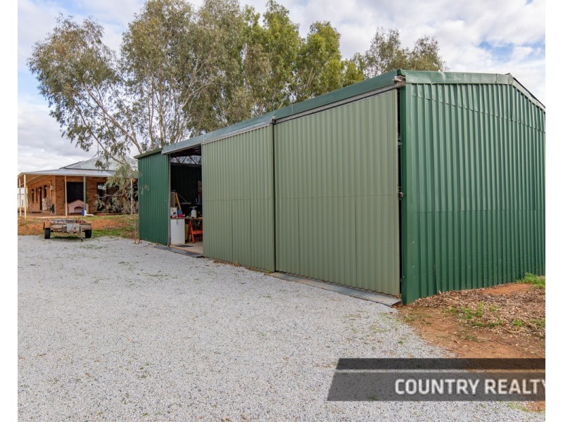 22 Steere Road, York WA 6302