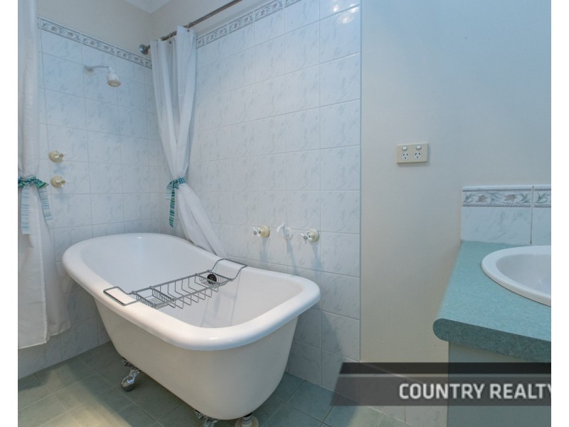 2 O’Loghlen Street, Dowerin WA 6461