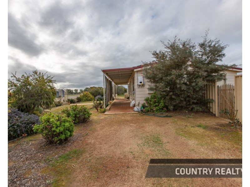 2 O’Loghlen Street, Dowerin WA 6461