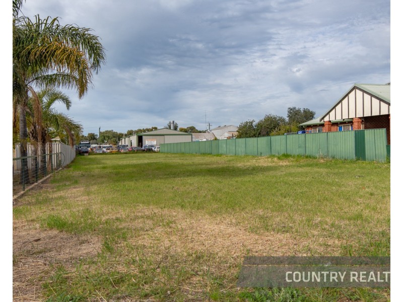 23 East Street, Northam WA 6401