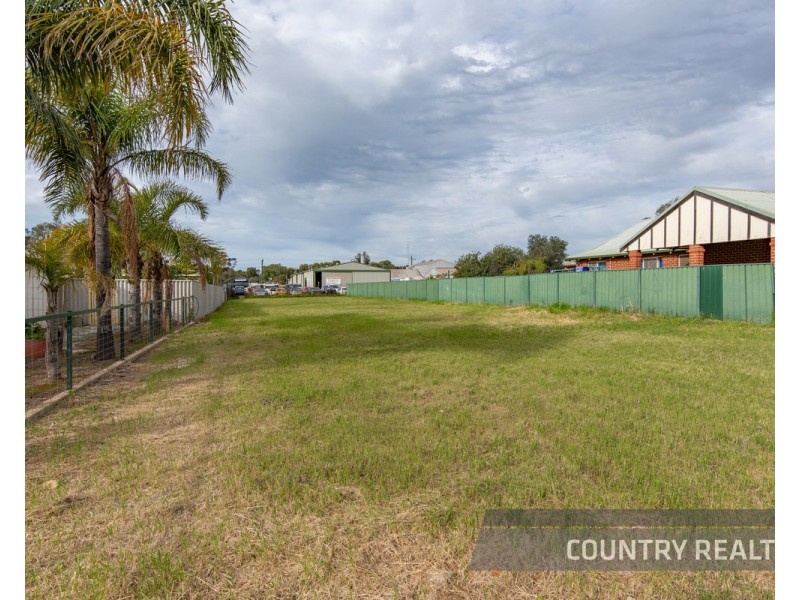 23 East Street, Northam WA 6401