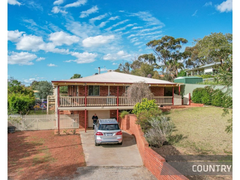 27 Clinton Street, Toodyay WA 6566