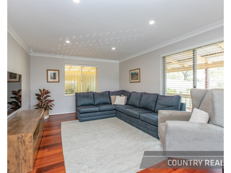 27 Clinton Street, Toodyay WA 6566