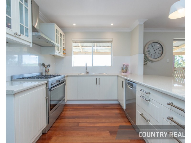 27 Clinton Street, Toodyay WA 6566