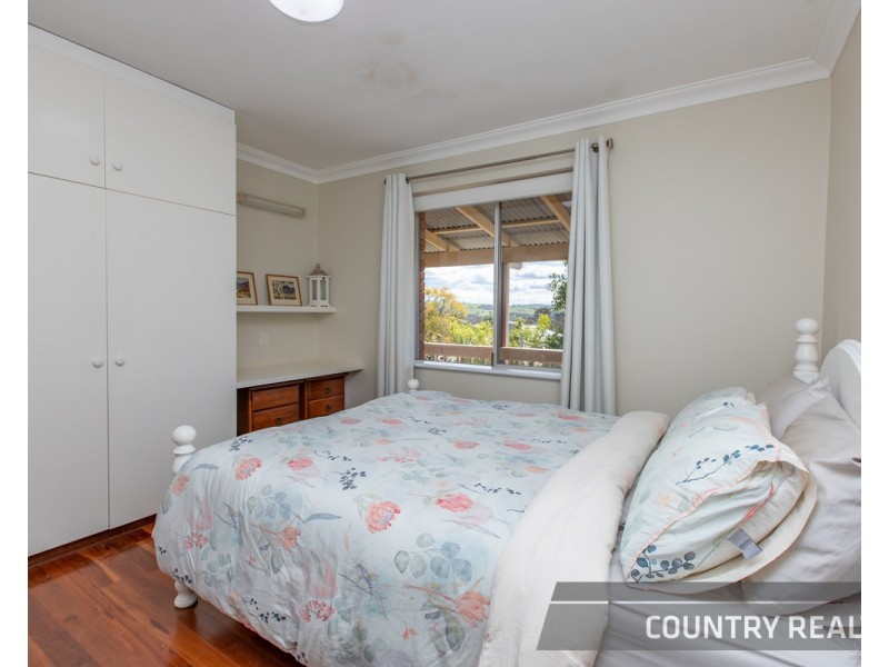 27 Clinton Street, Toodyay WA 6566