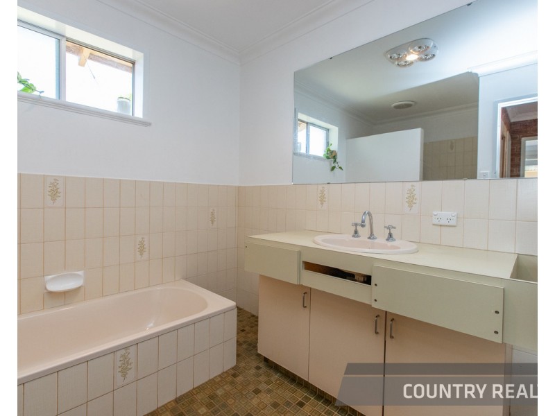 27 Clinton Street, Toodyay WA 6566