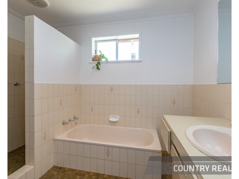27 Clinton Street, Toodyay WA 6566