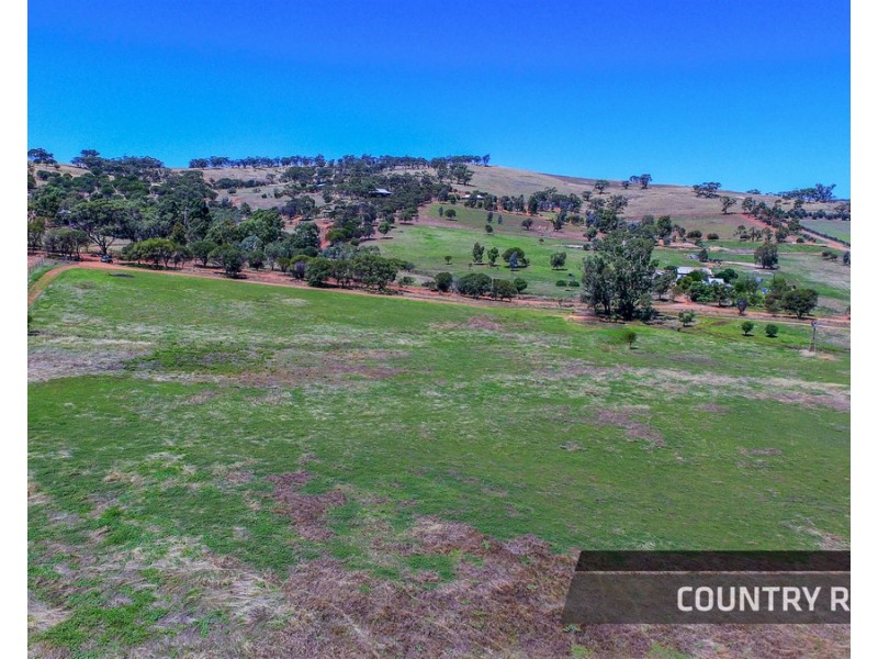 70 Clarkson Street, West Toodyay WA 6566