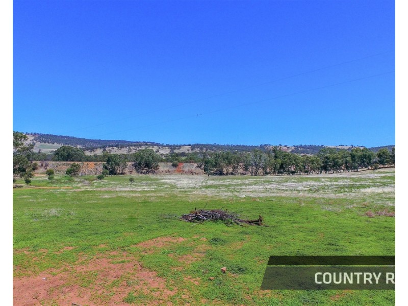 70 Clarkson Street, West Toodyay WA 6566