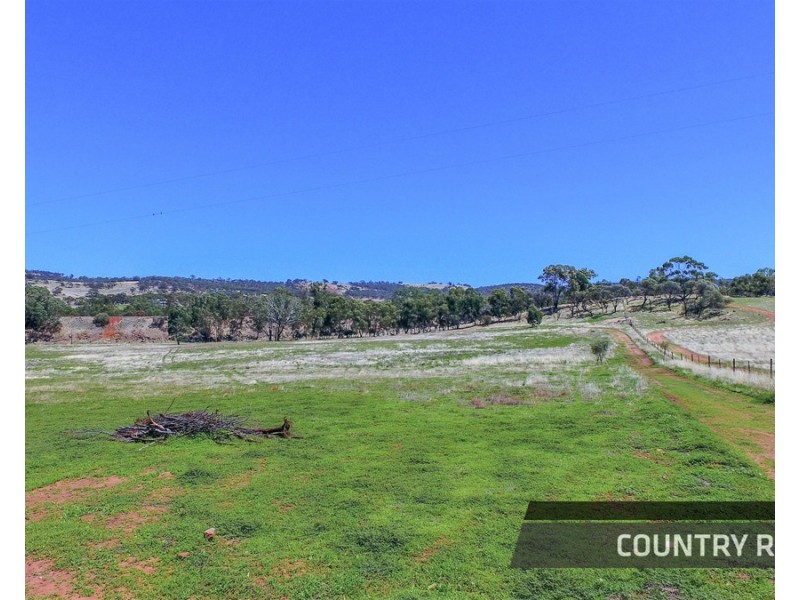 70 Clarkson Street, West Toodyay WA 6566
