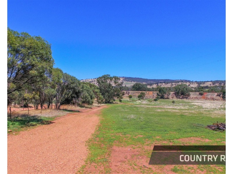 70 Clarkson Street, West Toodyay WA 6566