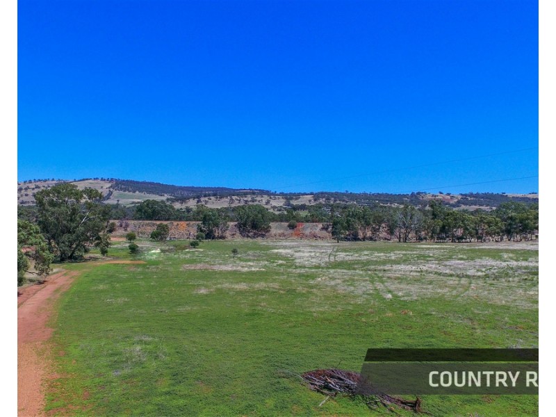 70 Clarkson Street, West Toodyay WA 6566
