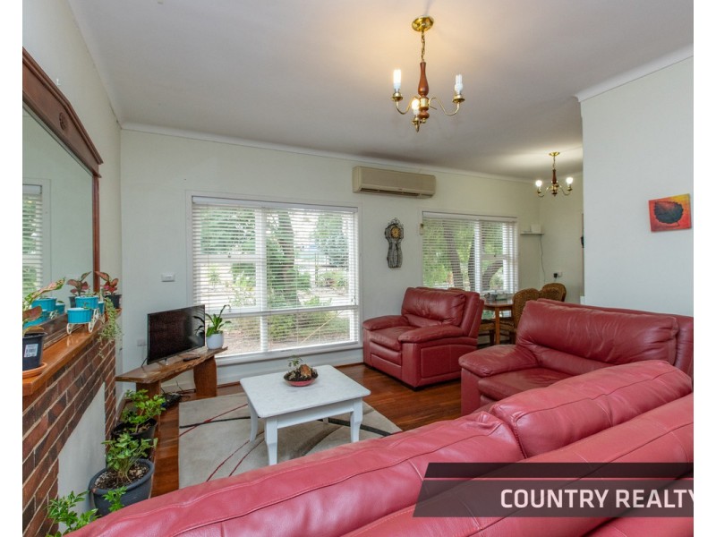28 Robinson Street, Northam WA 6401