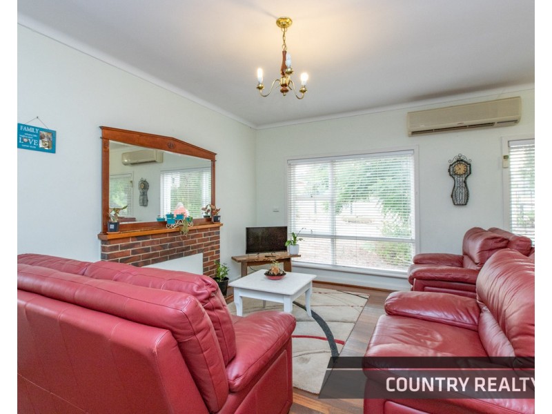 28 Robinson Street, Northam WA 6401