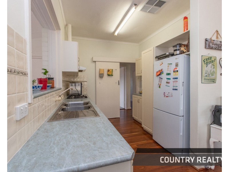 28 Robinson Street, Northam WA 6401