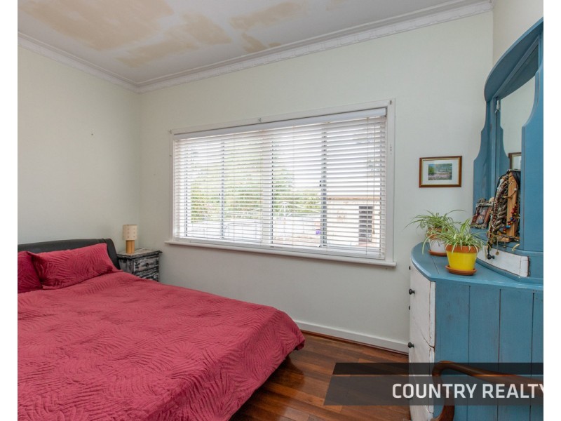 28 Robinson Street, Northam WA 6401