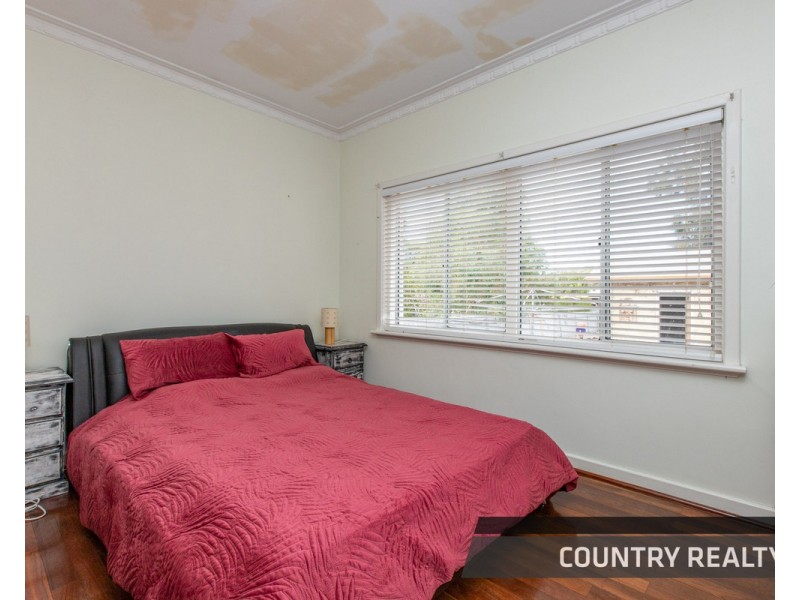 28 Robinson Street, Northam WA 6401