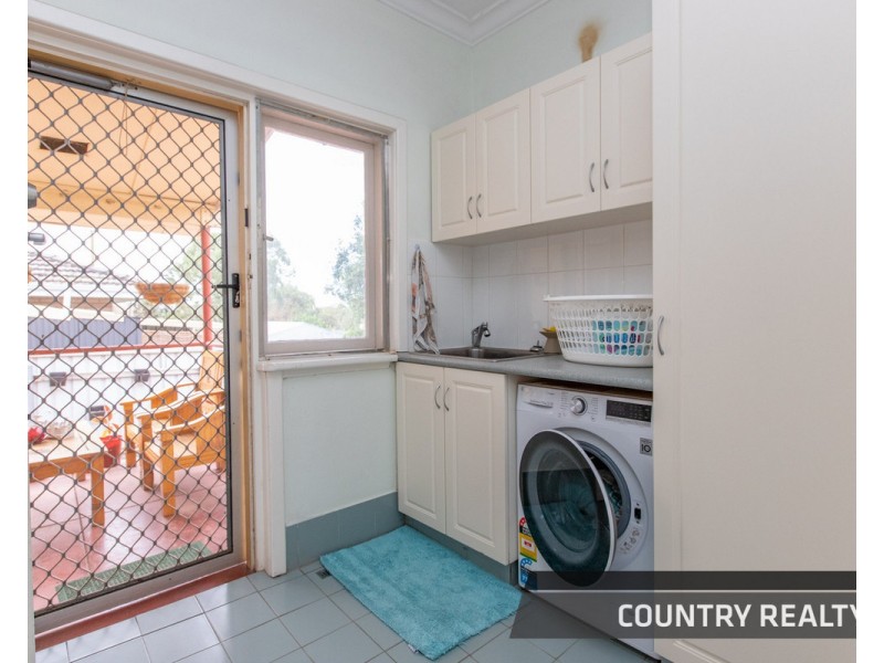 28 Robinson Street, Northam WA 6401