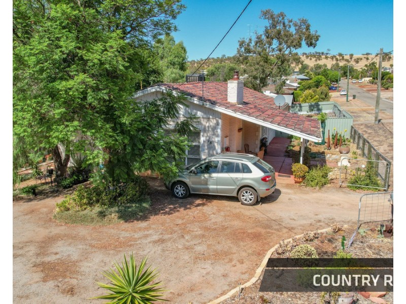 28 Robinson Street, Northam WA 6401