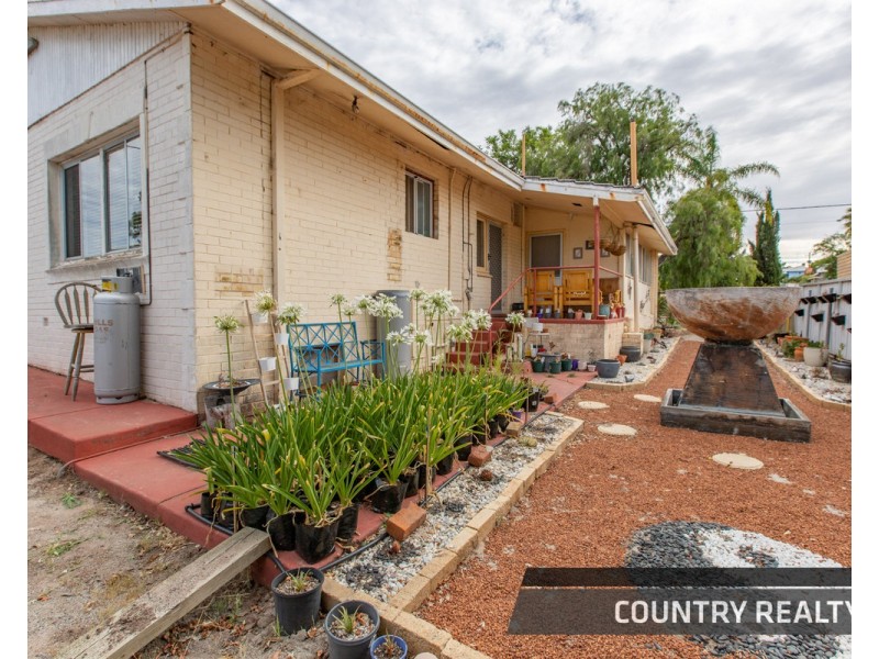 28 Robinson Street, Northam WA 6401