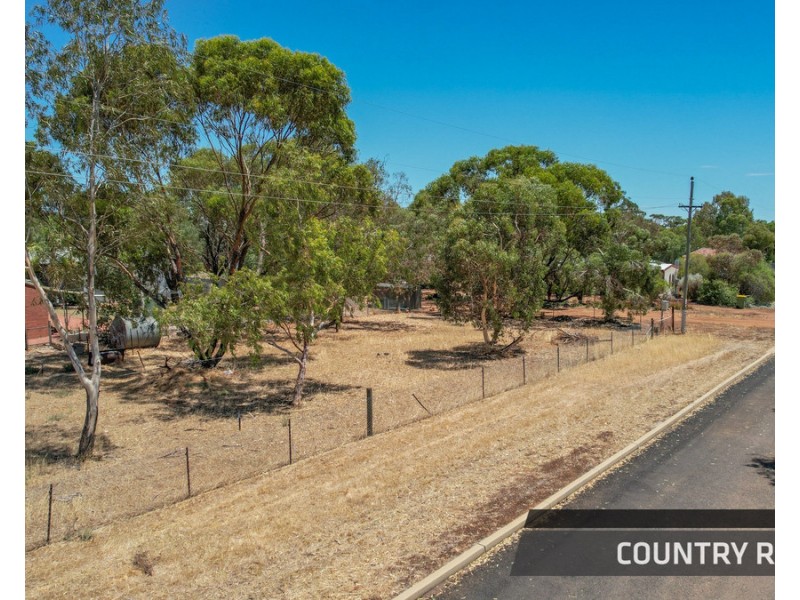 65 Muluckine Road, Northam WA 6401