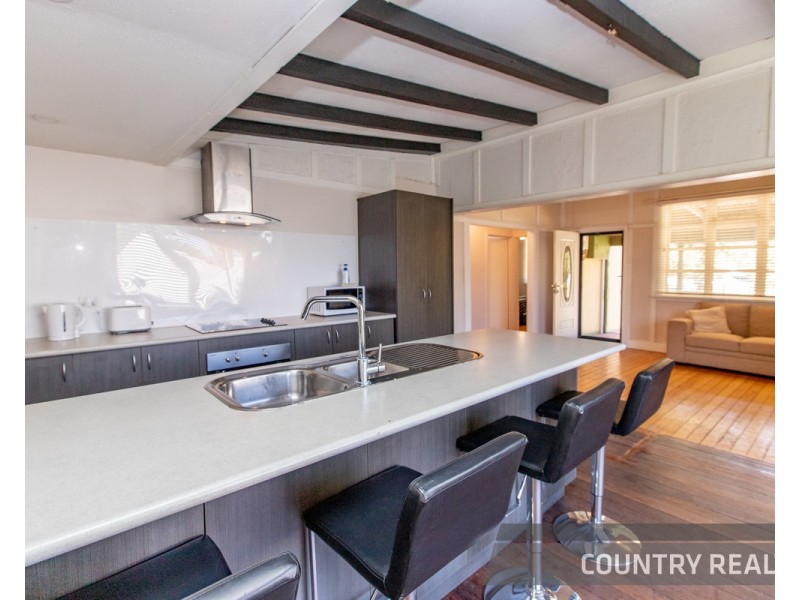 10 St George Street, Bakers Hill WA 6562