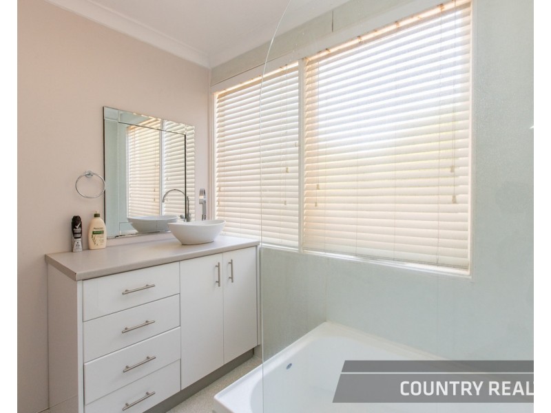 10 St George Street, Bakers Hill WA 6562