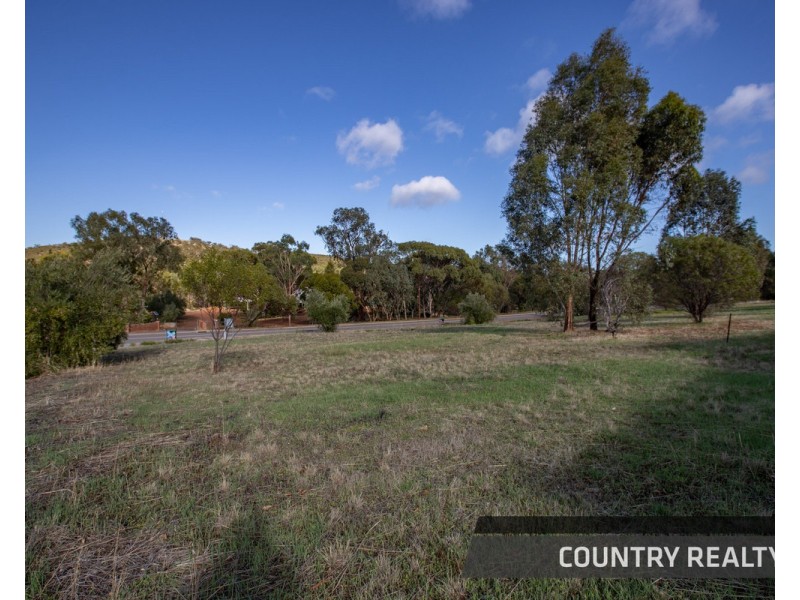 8 Drummond Street, Toodyay WA 6566