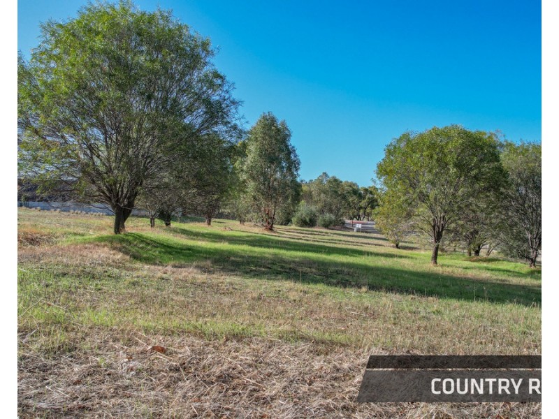 8 Drummond Street, Toodyay WA 6566