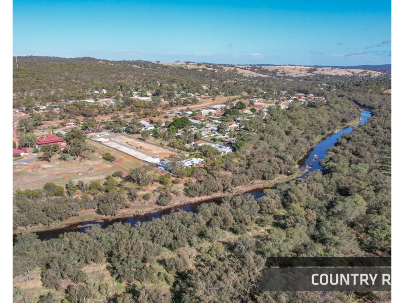 10 Drummond Street, Toodyay WA 6566