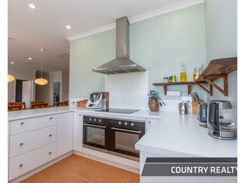 61 Cowan Road, York WA 6302