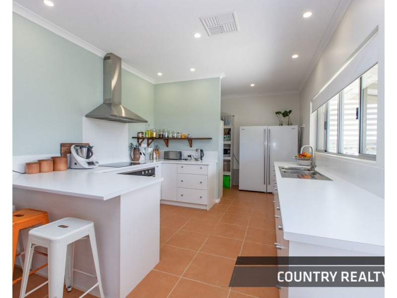 61 Cowan Road, York WA 6302