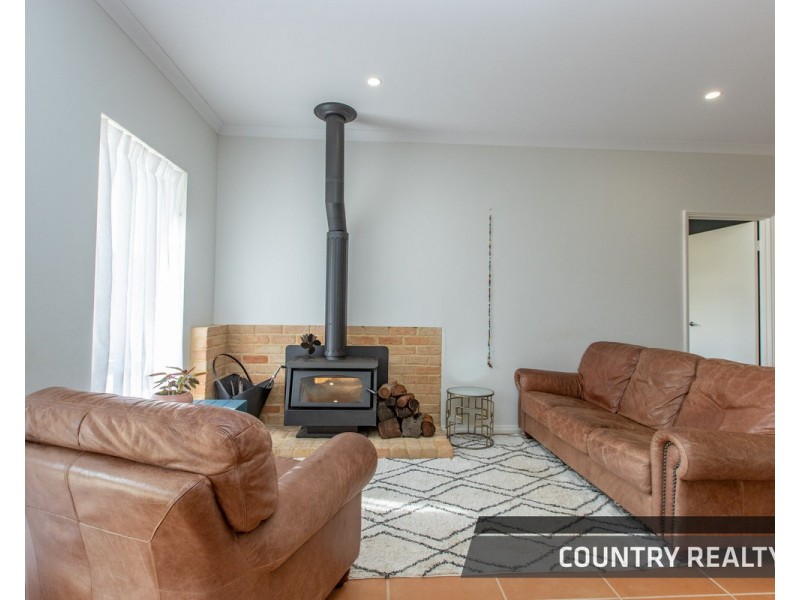61 Cowan Road, York WA 6302