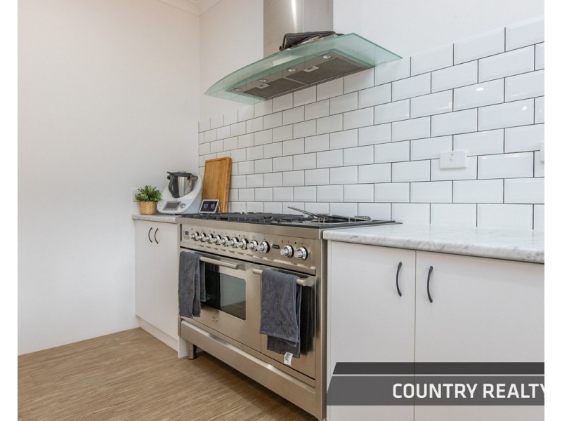 65 Adenanthus Road, Toodyay WA 6566