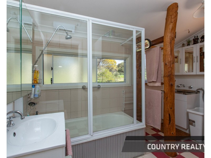 106 Leeder Road, Northam WA 6401