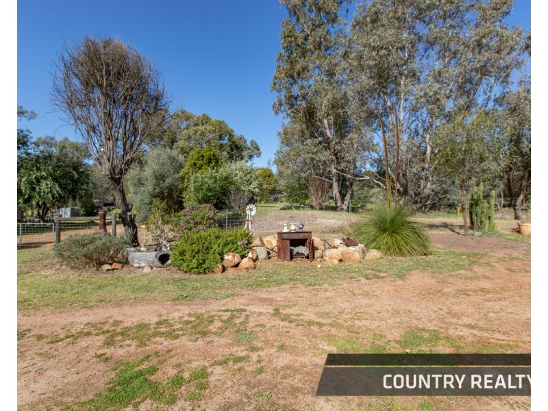 106 Leeder Road, Northam WA 6401