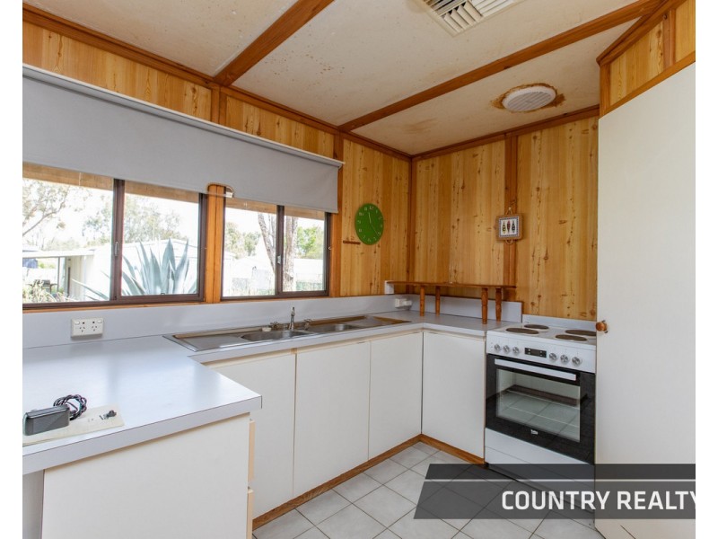 19 Radnor Road, York WA 6302