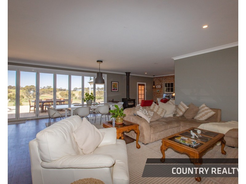 127 Mount Road, Toodyay WA 6566