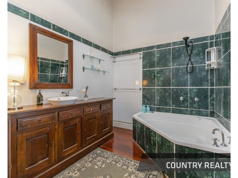 127 Mount Road, Toodyay WA 6566