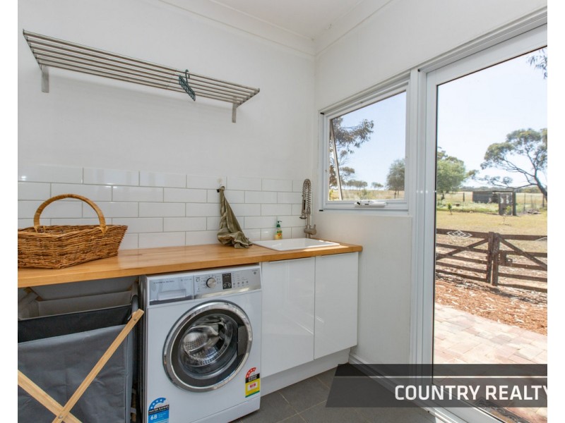 127 Mount Road, Toodyay WA 6566