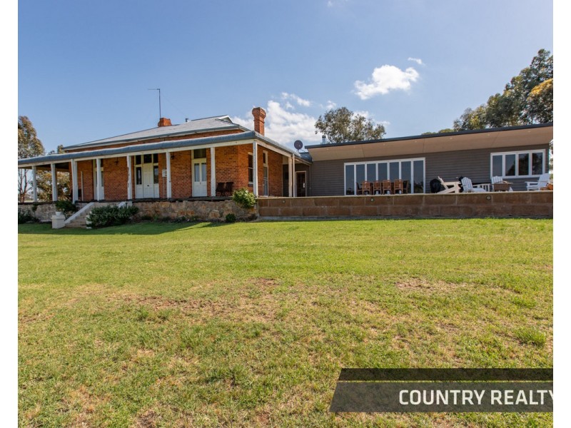 127 Mount Road, Toodyay WA 6566