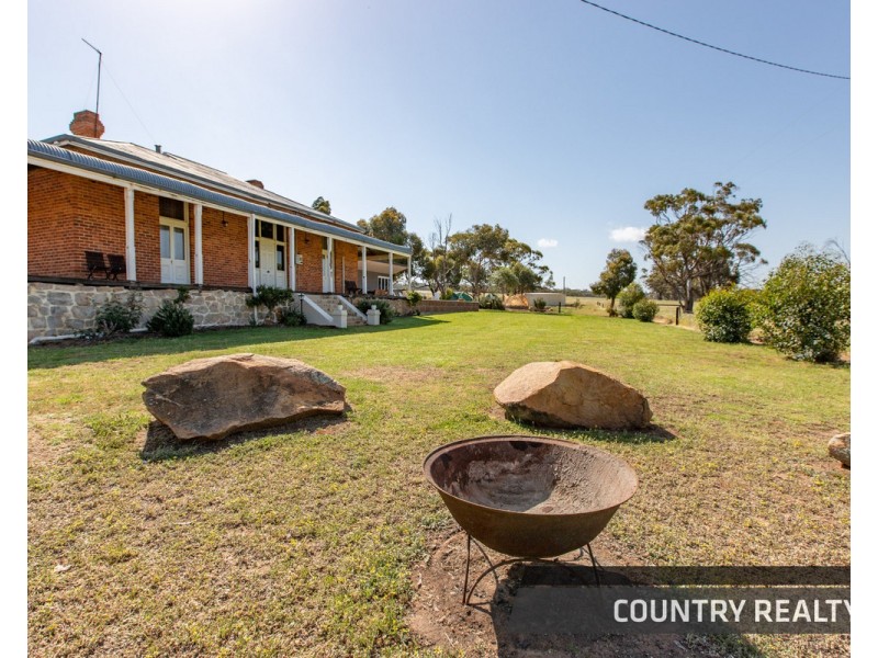 127 Mount Road, Toodyay WA 6566