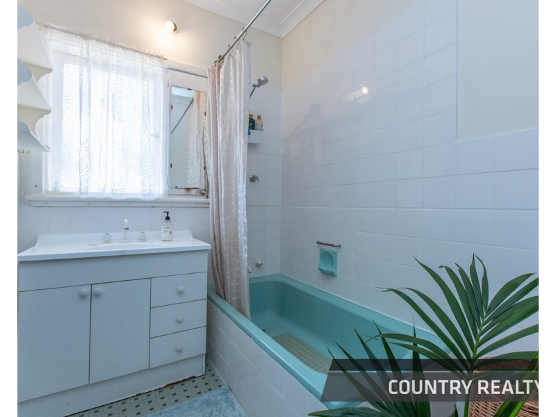 51 Suburban Road, Northam WA 6401