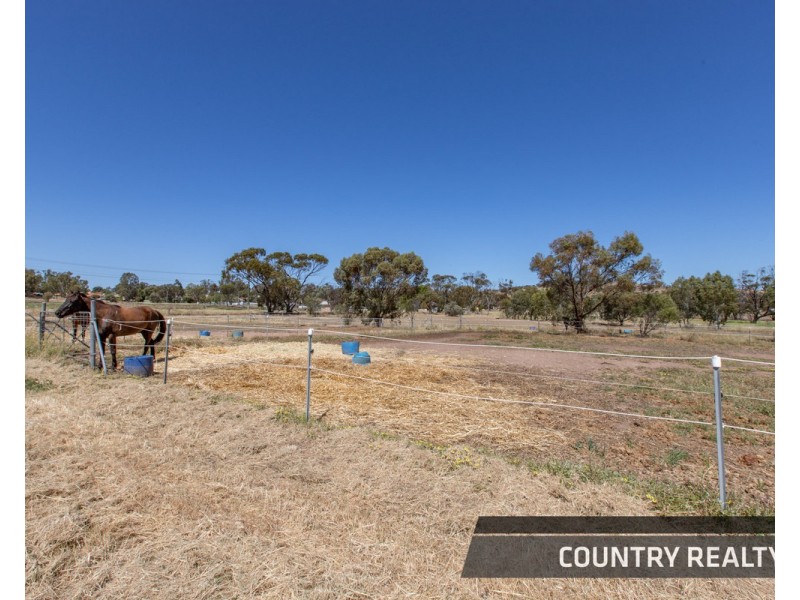 51 Suburban Road, Northam WA 6401