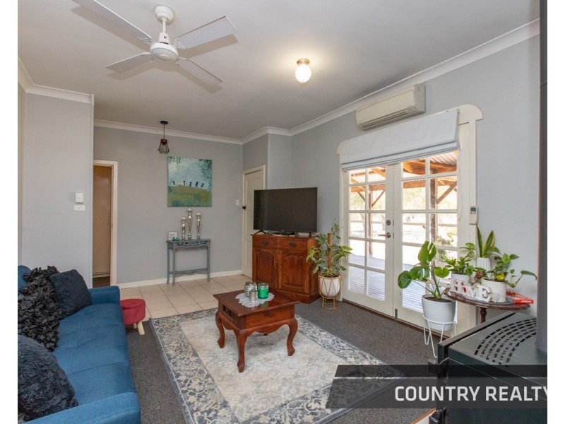 8 Leeder Road, Mokine, Northam WA 6401