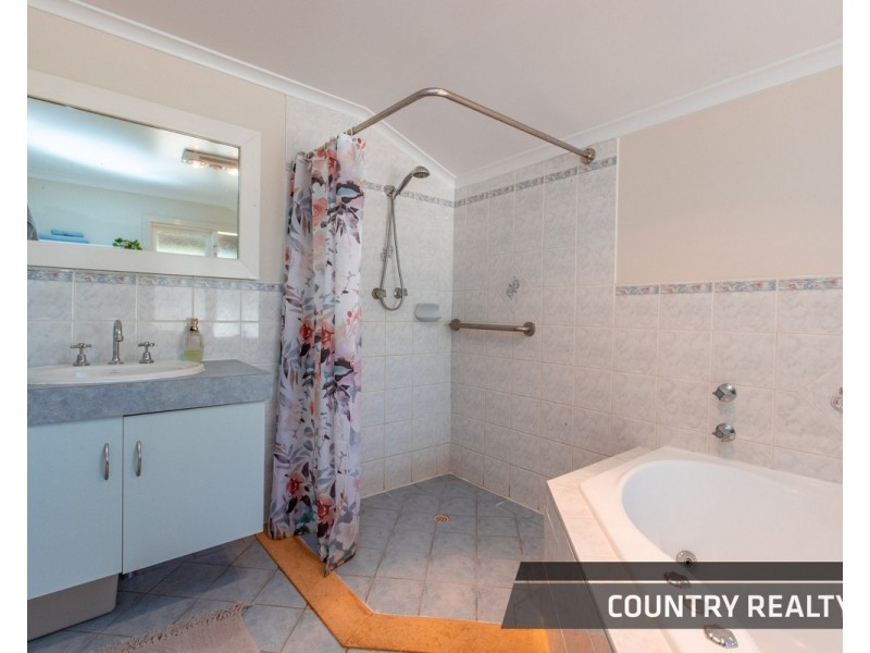 8 Leeder Road, Mokine, Northam WA 6401