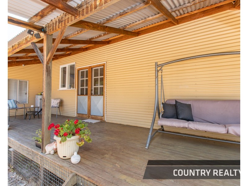 8 Leeder Road, Mokine, Northam WA 6401