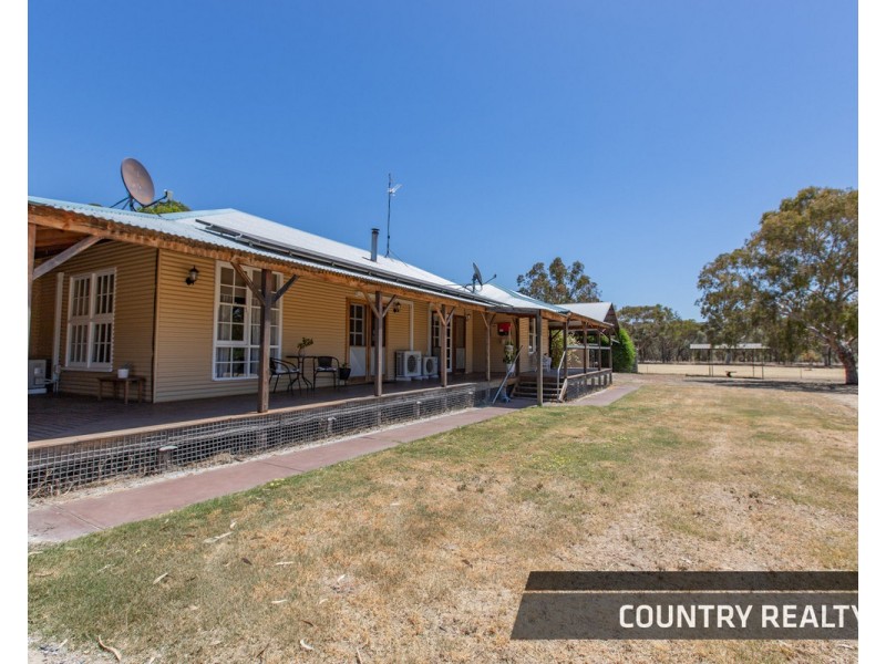 8 Leeder Road, Mokine, Northam WA 6401