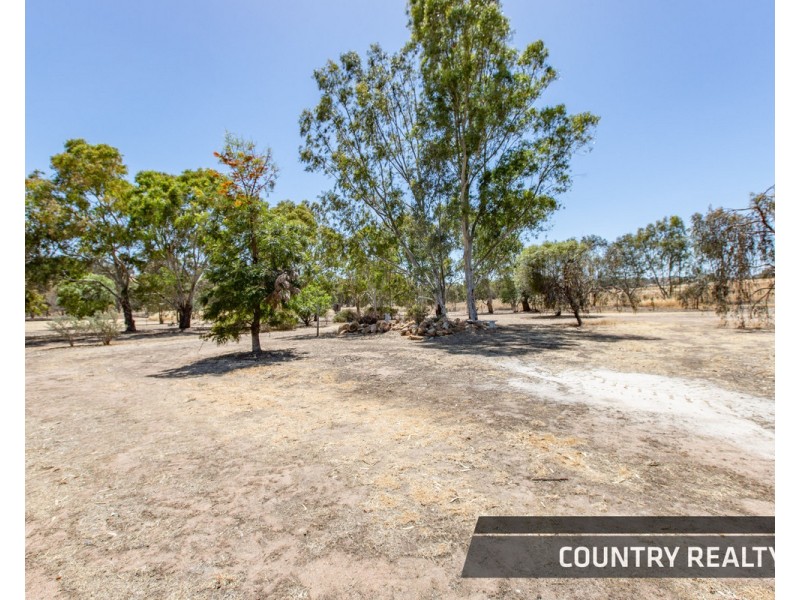 8 Leeder Road, Mokine, Northam WA 6401